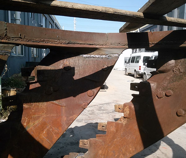 Dredging wheel crawling tooth repair